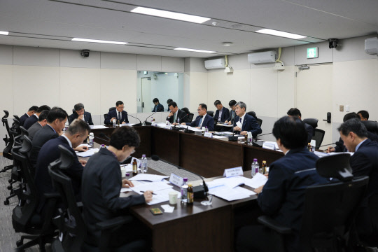 조태용 국가안보실장이 12일 용산 대통령실에서 에너지분야 사이버공격 대응태세 점검회의를 주재하고 있다. 대통령실 제공